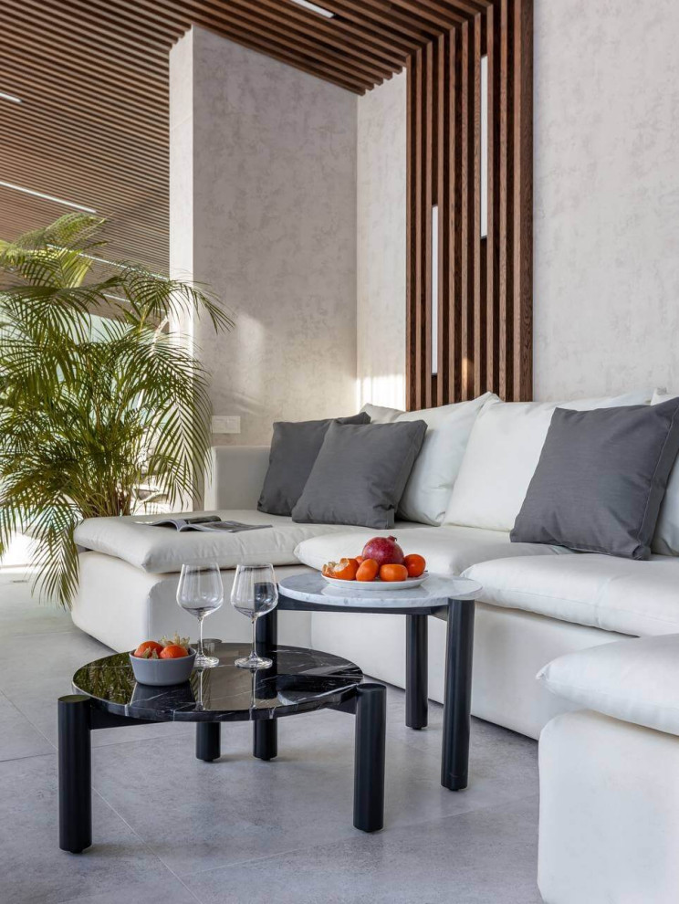 Матовая штукатурка в светлом оттенке в интерьере в частном доме