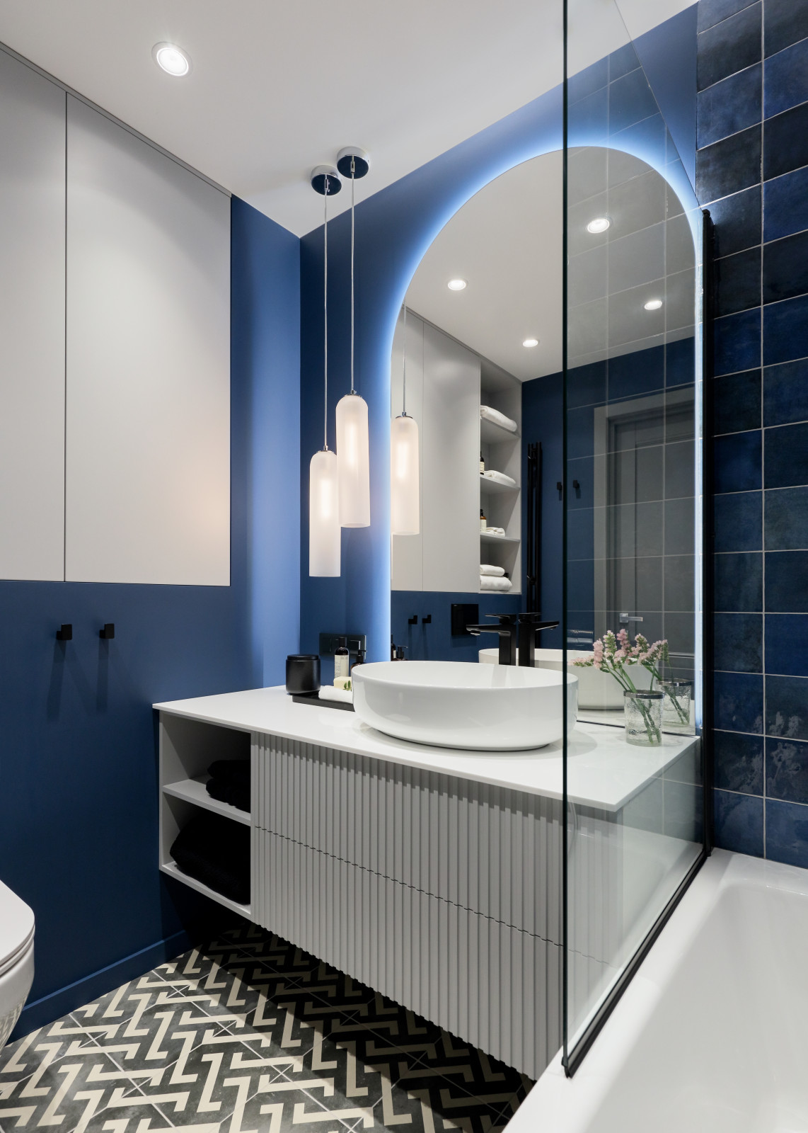 Квартира с синей кухней и детской комнатой