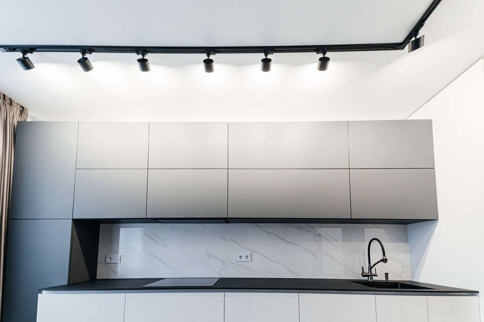 Угловая кухня с фасадами Fenix