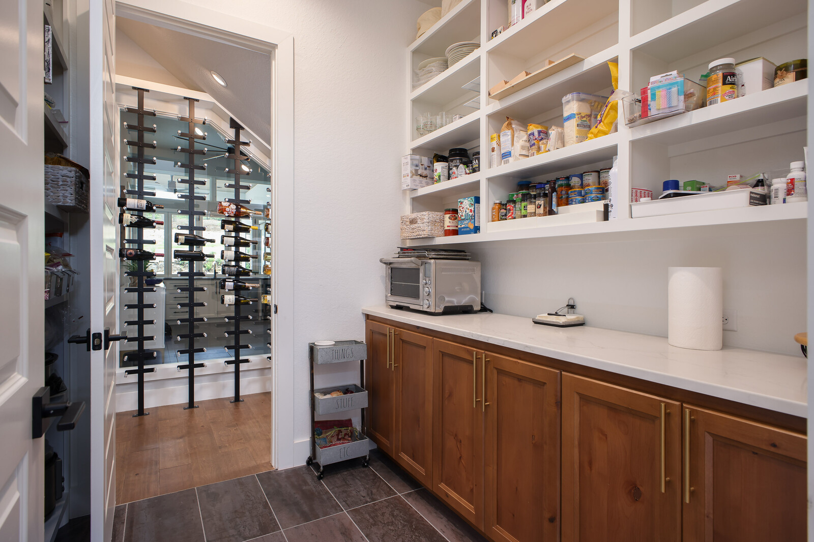Modern: 4,950 ft², 4 BR/4 BA/2 ST home