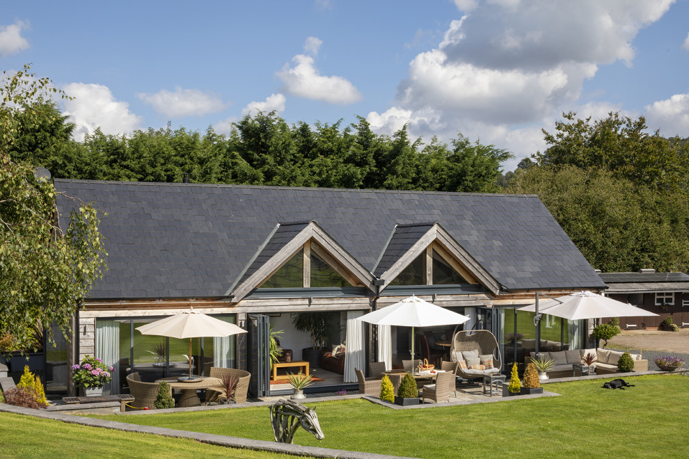 Single storey home Farmhouse West Midlands by Oakwrights Houzz