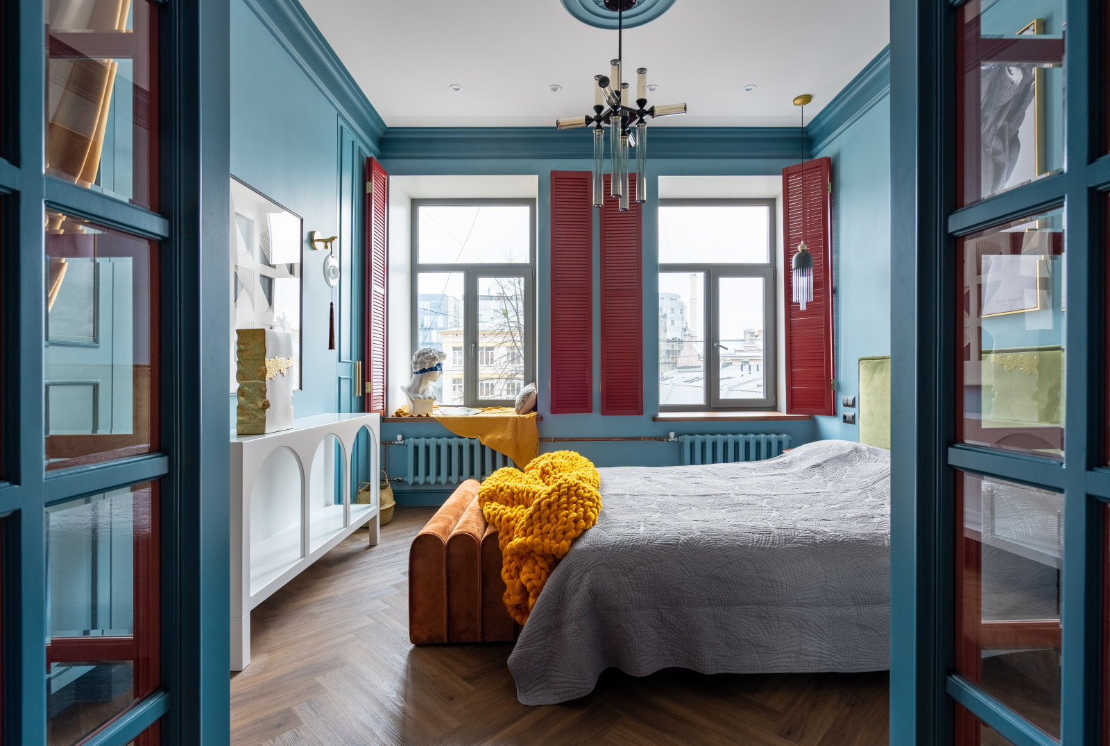 Яркая квартира на Невском