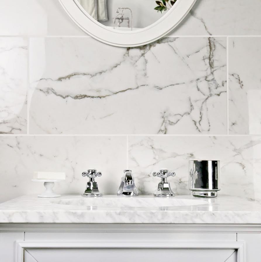Example of a transitional bathroom design in New York
