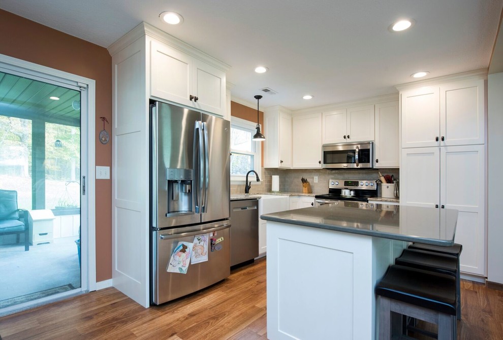 Inspiration for a transitional kitchen remodel in Columbus