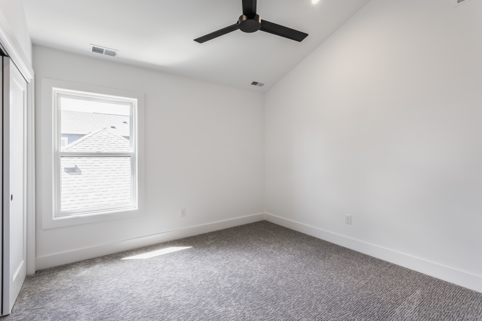 Transitional home design photo in Indianapolis