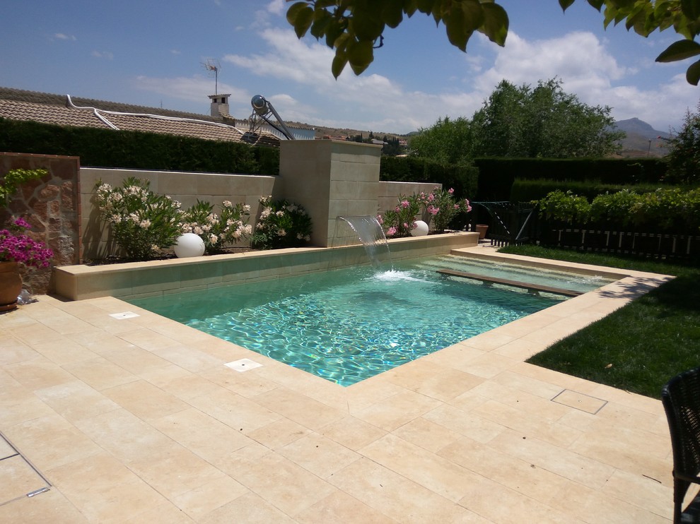 Piscina y jardines en Vivienda unifamiliar en Granada.