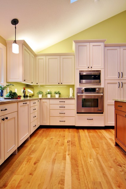 Above cabinet lighting - Traditional - Kitchen - Portland - by Designer's Edge Kitchen & Bath