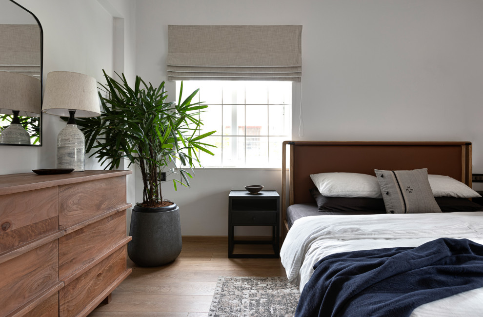 Design ideas for a contemporary bedroom in Chennai.