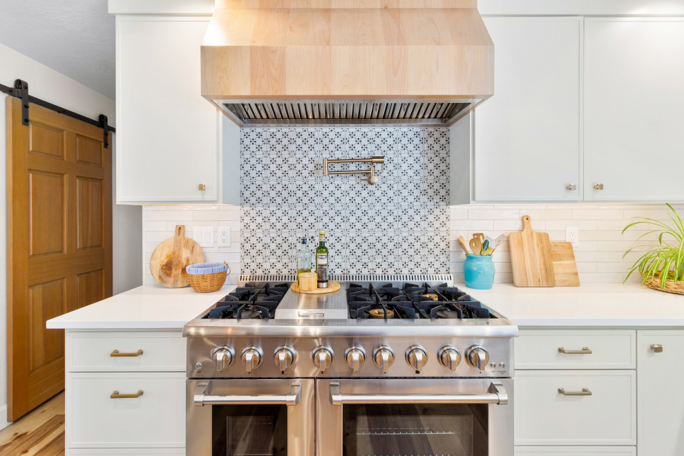 Kitchen - transitional kitchen idea