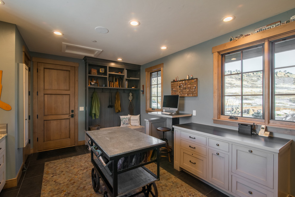 Home design - rustic home design idea in Denver