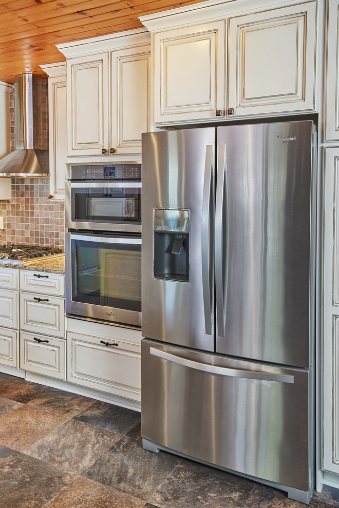 Kitchen - kitchen idea with stainless steel appliances