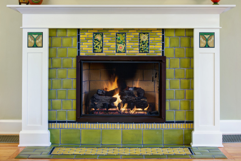 На фото: гостиная комната в стиле кантри с фасадом камина из плитки с