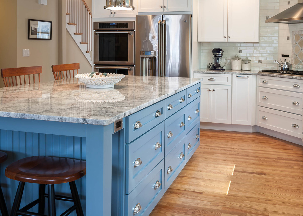 Kitchen - transitional kitchen idea in Boston