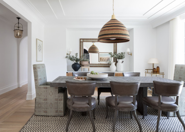 Dining room with clean modern ceiling nyklassisk-matplats