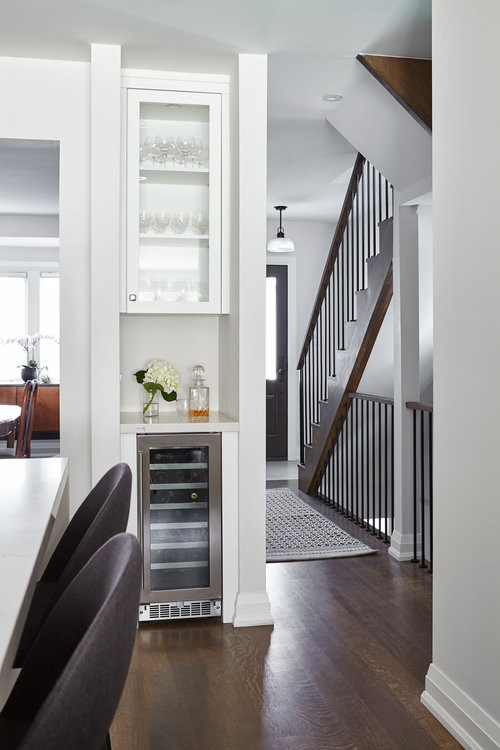 Inspiration for a transitional hallway in Toronto.
