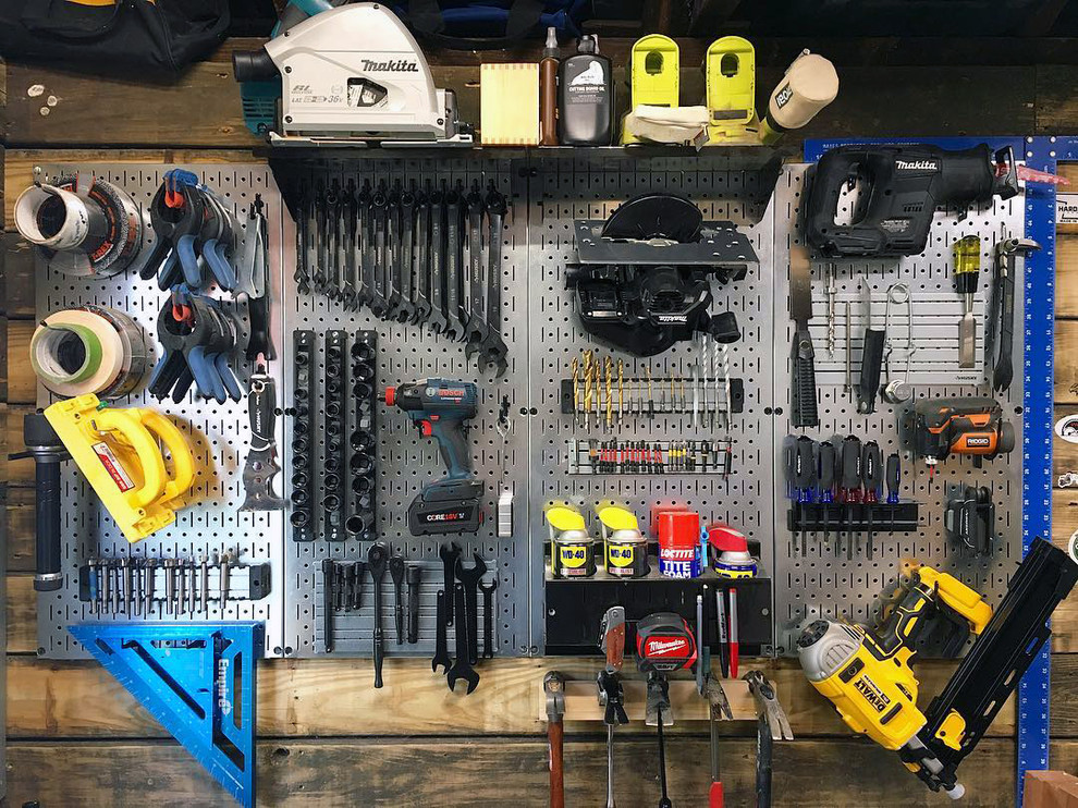 Garage - rustic garage idea