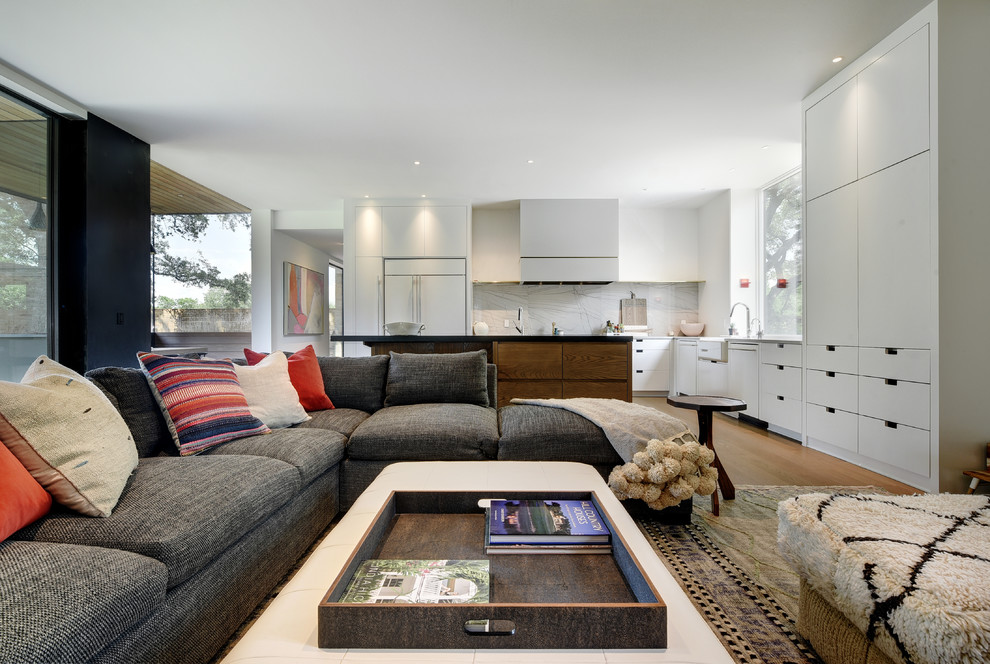Example of a transitional home design design in Austin