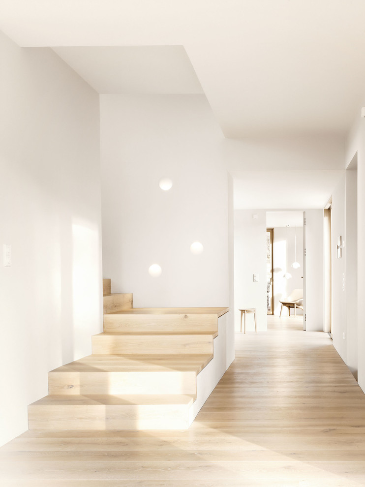 Design ideas for a mid-sized scandinavian staircase in Munich.