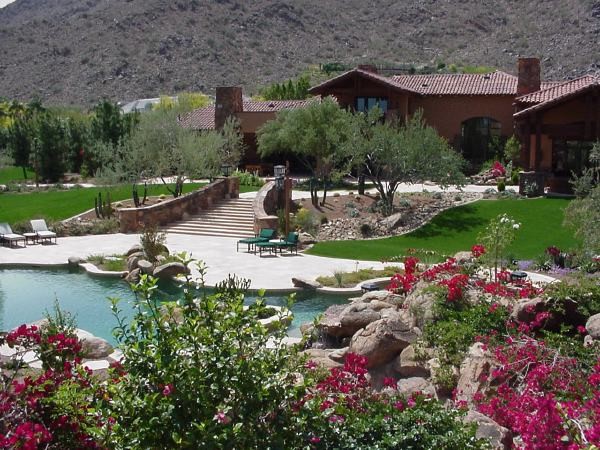 Design ideas for a traditional garden in Phoenix.