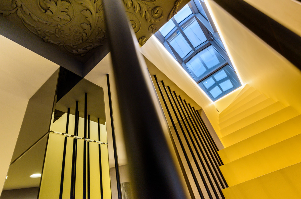 Интерьер с жёлтым