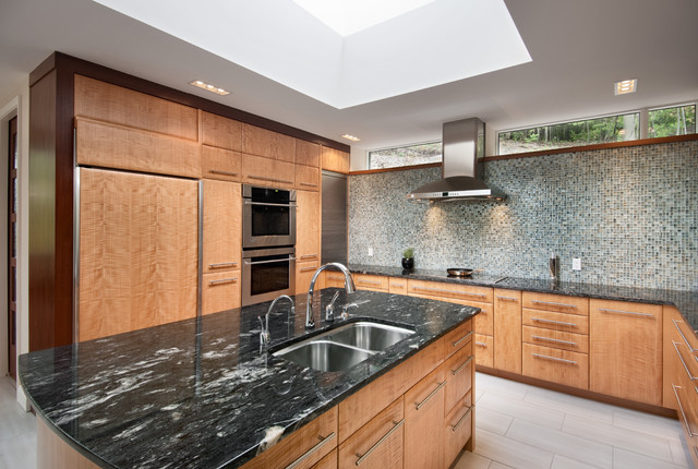 Hillside Home - Kitchen modern-kueche