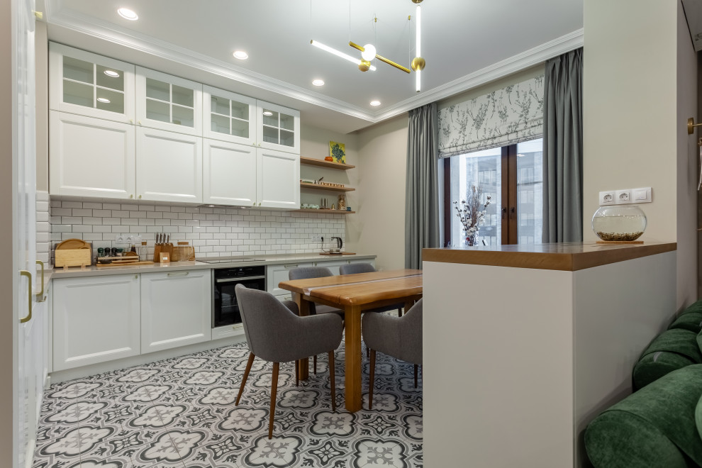 Вся кухня - это две отдельные части, соединенные столешницей