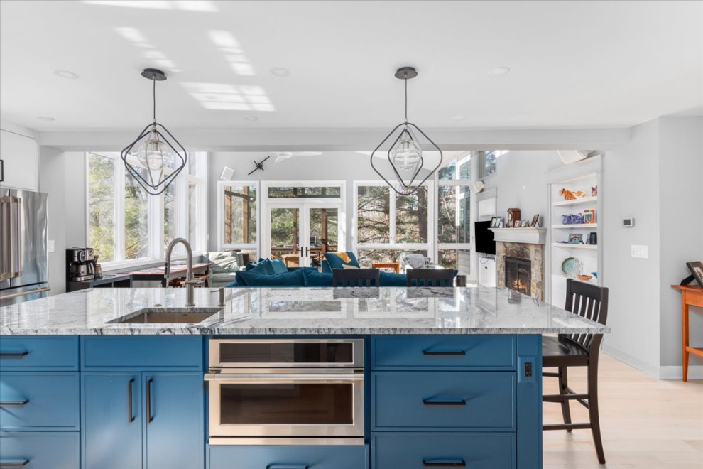 Example of a transitional kitchen design in DC Metro