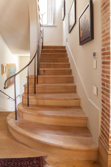 Wyn Huis transitional-staircase