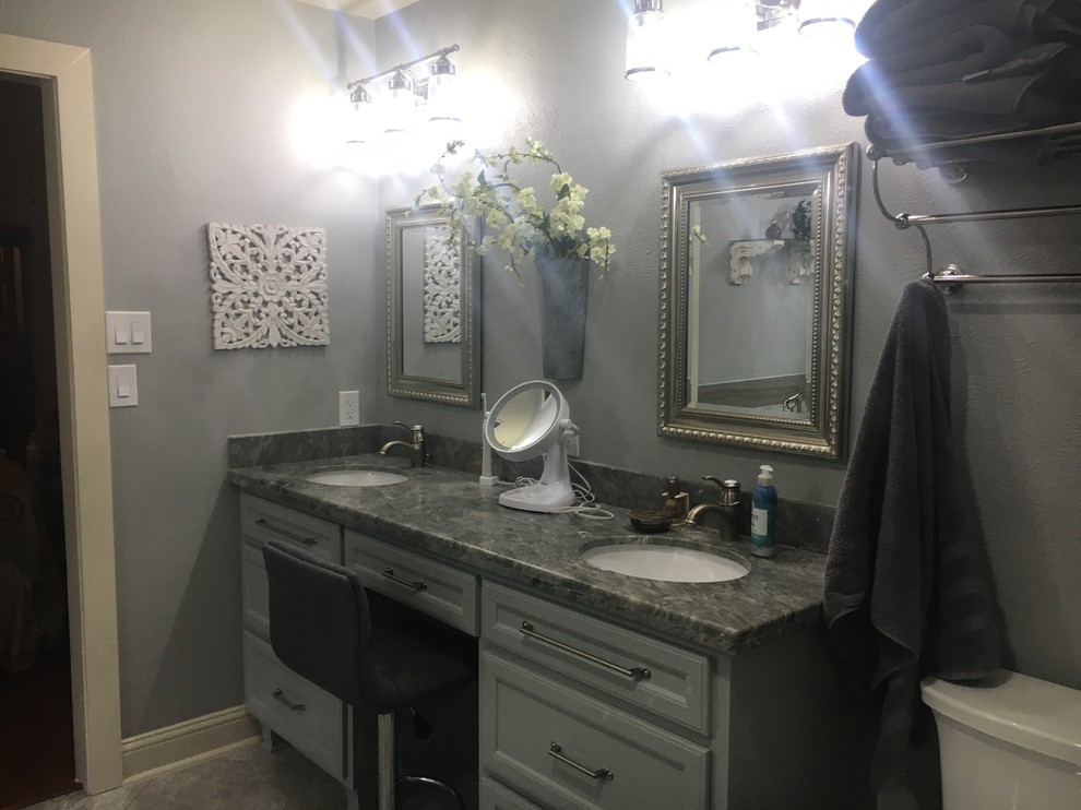 Inspiration for a transitional home design remodel in Houston
