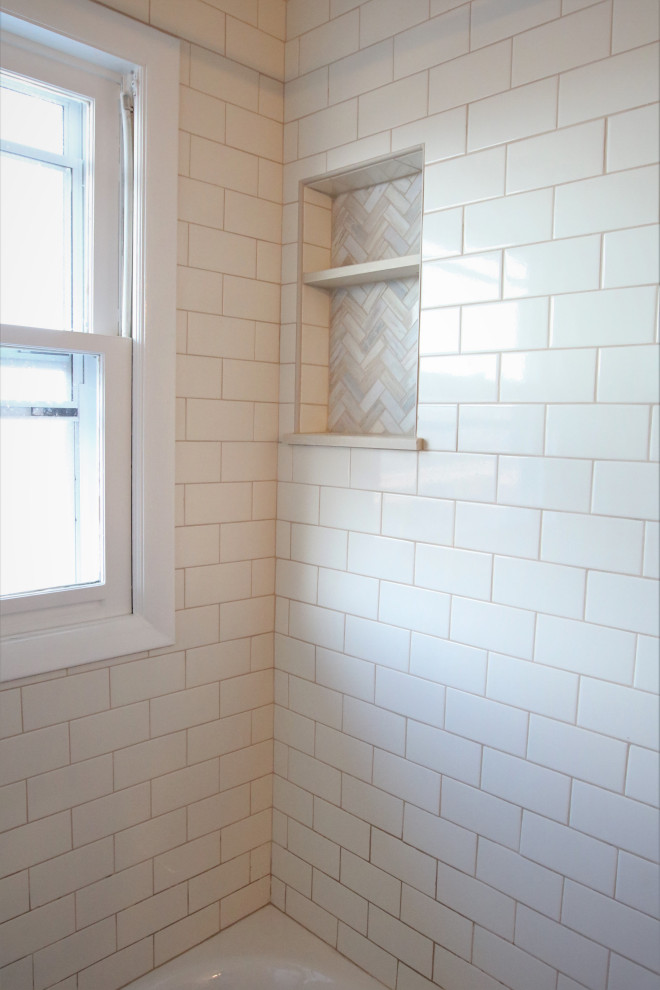 Photo of a mid-sized traditional kids bathroom in Other with an alcove tub, a shower/bathtub combo, beige tile and ceramic tile.