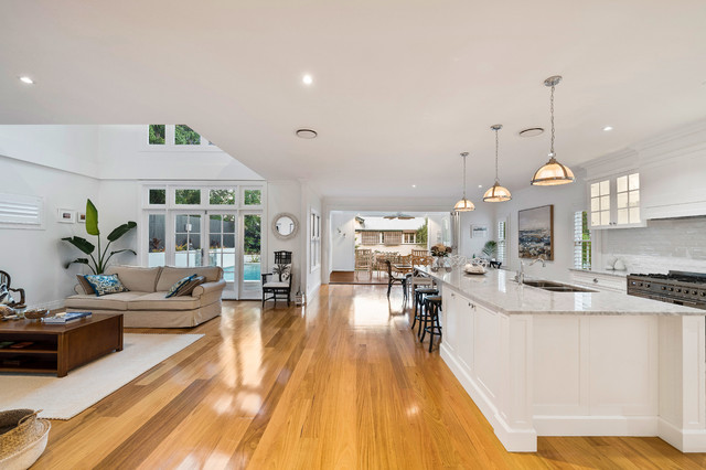 Classic Hamptons traditional-living-room