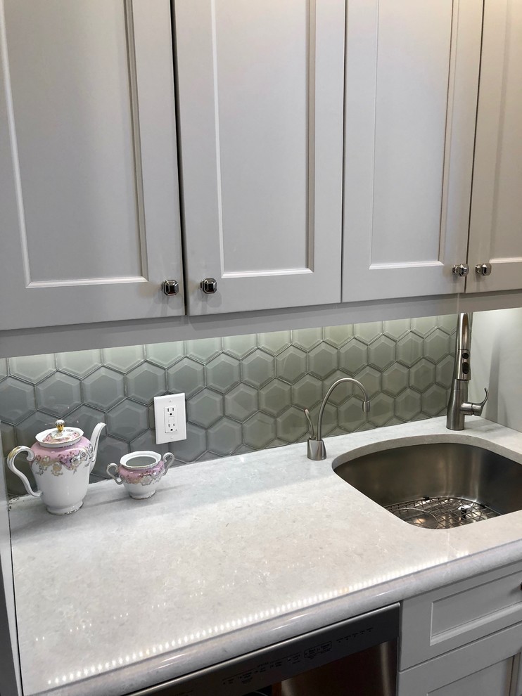 Home design - transitional home design idea in New York