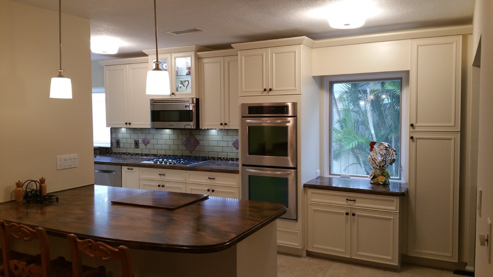 This is an example of a transitional kitchen in Tampa.
