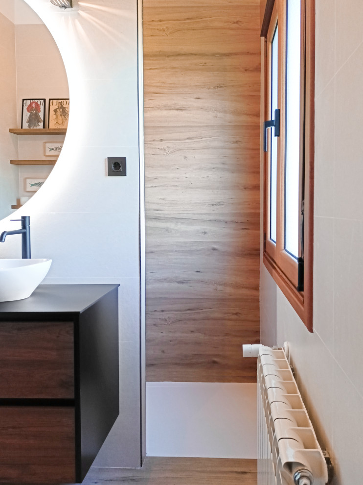 Un spa en casa: un baño amplio, cálido y lleno de detalles funcionales