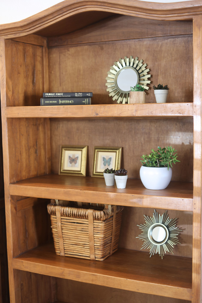 Example of a transitional home design design in Phoenix