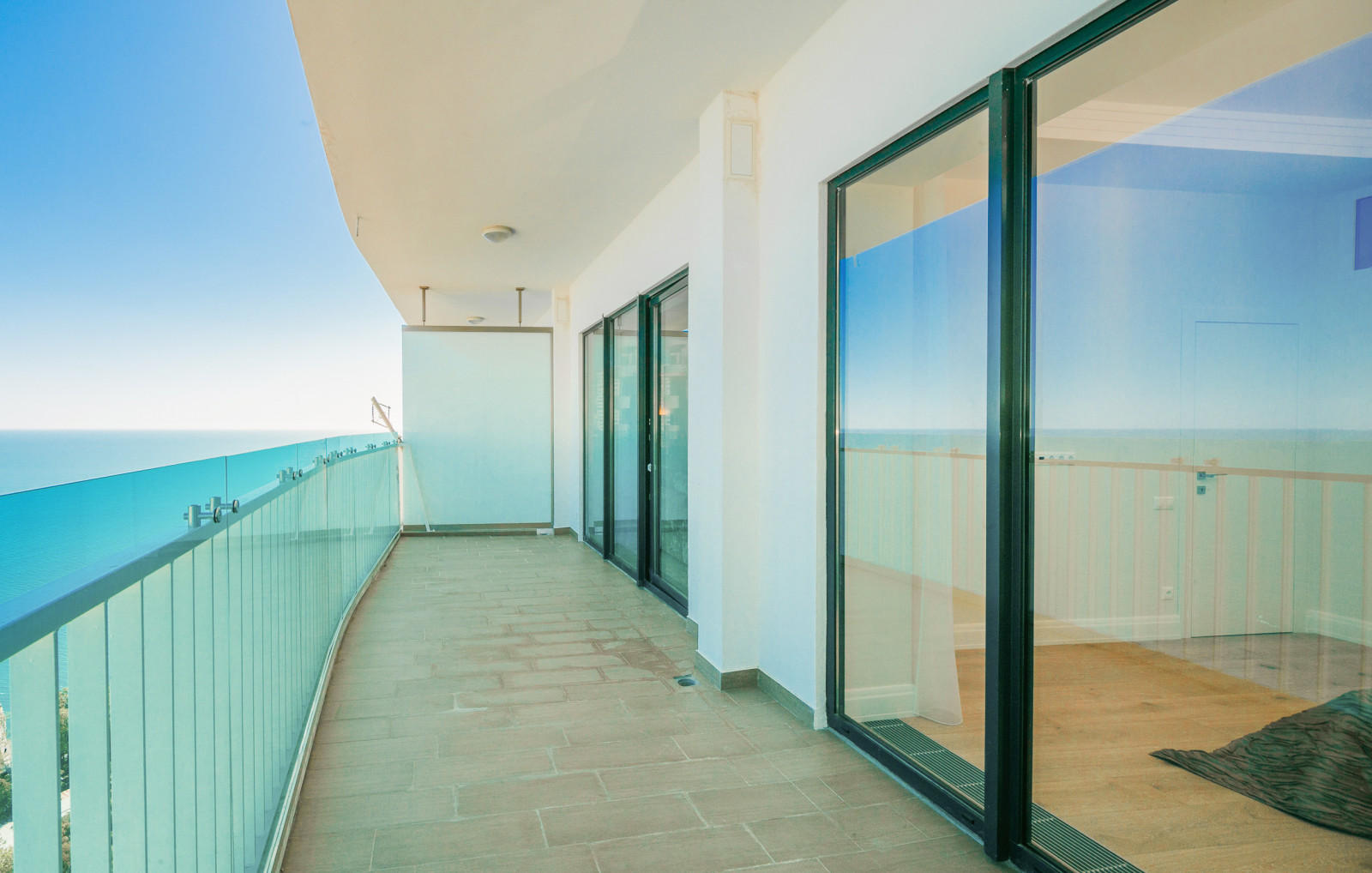 Апартаменты  ЖК "Актёр гэлакси" в современном морском стиле