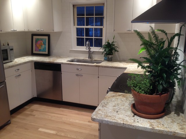 Colonial Gold Granite W White Cabinets Traditional Kitchen