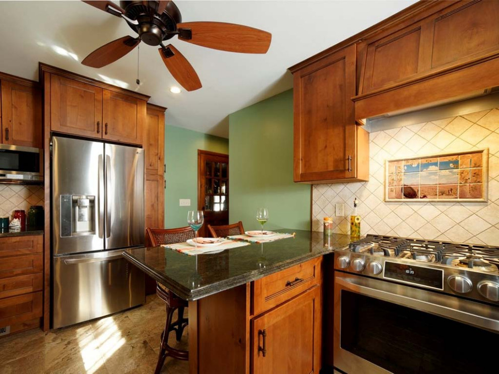 На фото: кухня среднего размера в стиле рустика с обеденным столом, коричневыми фасадами, гранитной столешницей и зеленой столешницей