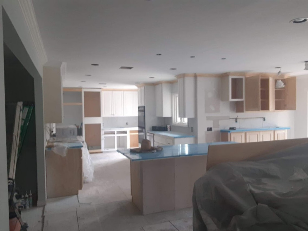 Example of a transitional kitchen design in Austin