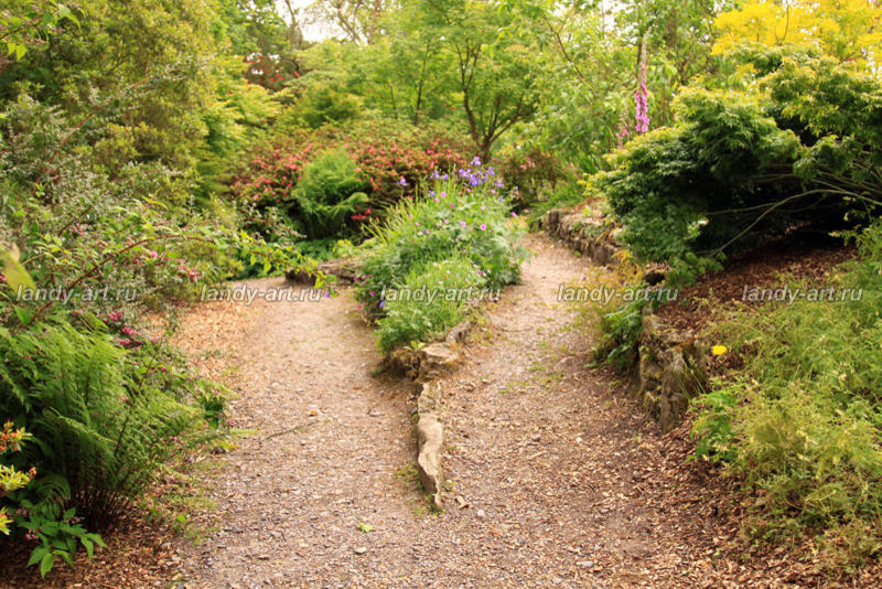 Использование сыпучих материалов в саду.
