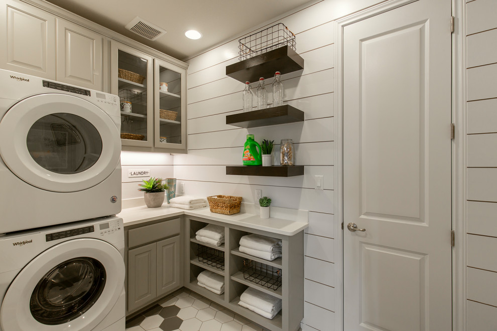 Design ideas for a traditional laundry room in Austin.