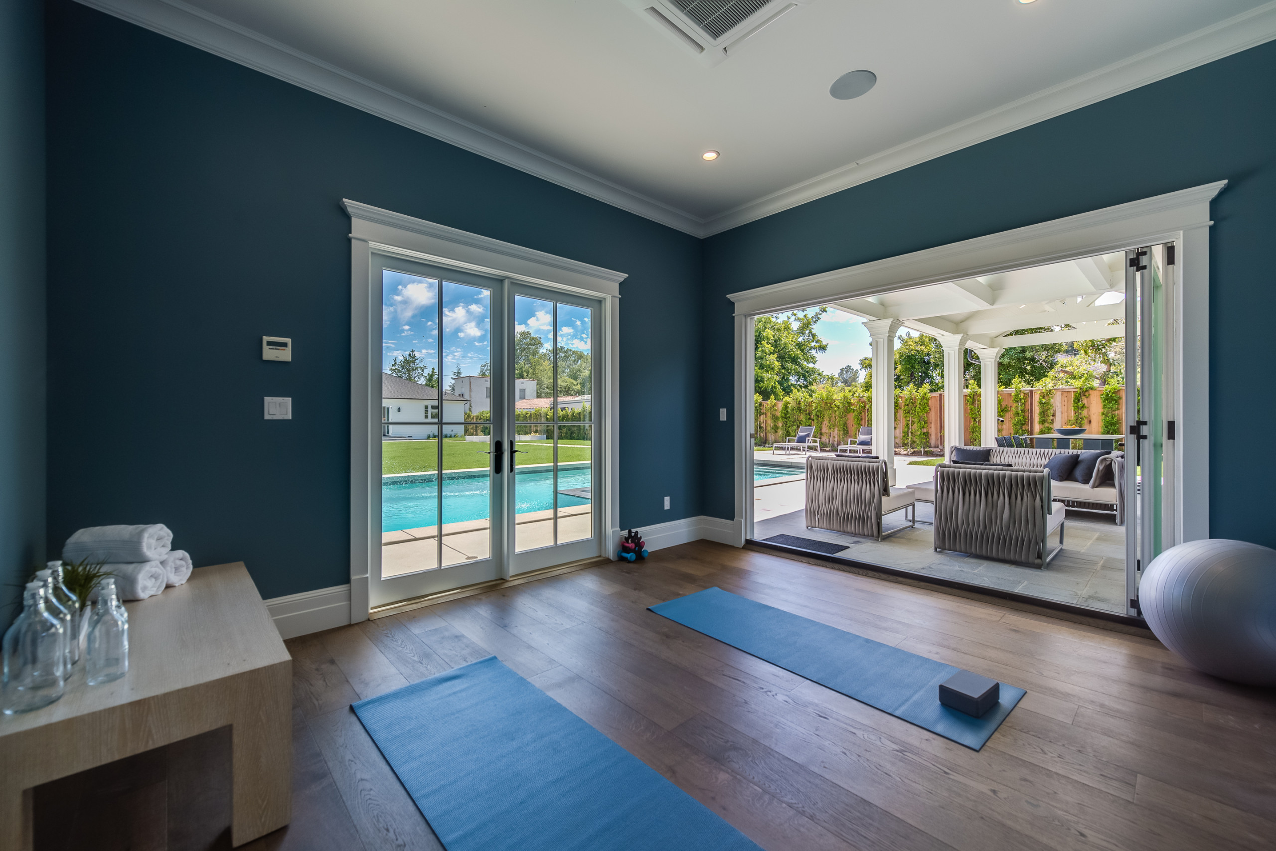 75 Home Yoga Studio with Blue Walls Ideas You'll Love - March, 2024