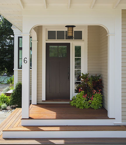 Example of a transitional entryway design in Boston