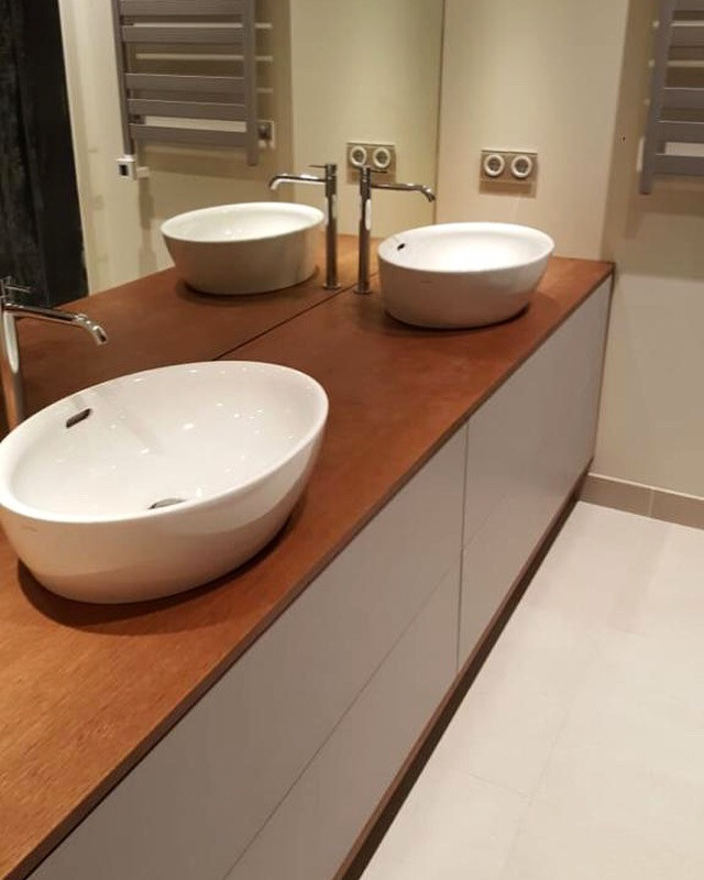 Подвесная тумба для ванной комнаты