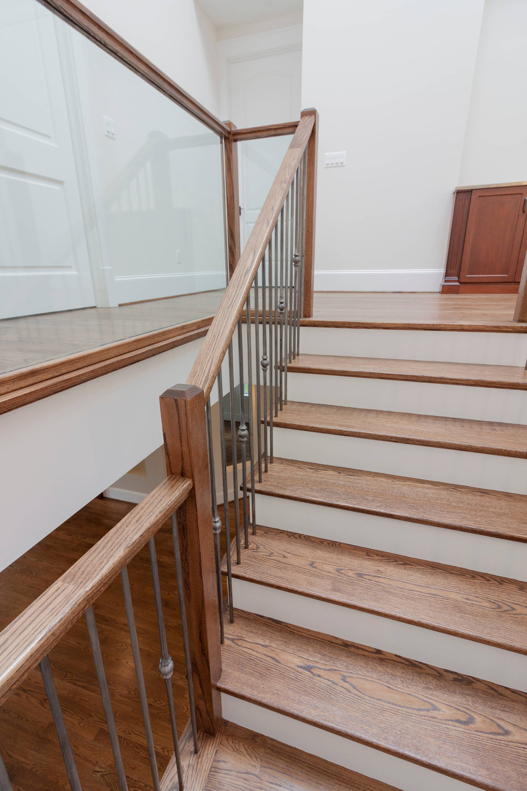 44_Clean and Contemporary Open Staircase, McLean, VA 22101