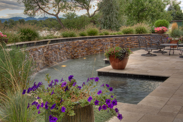 Arching Echo traditional-pool