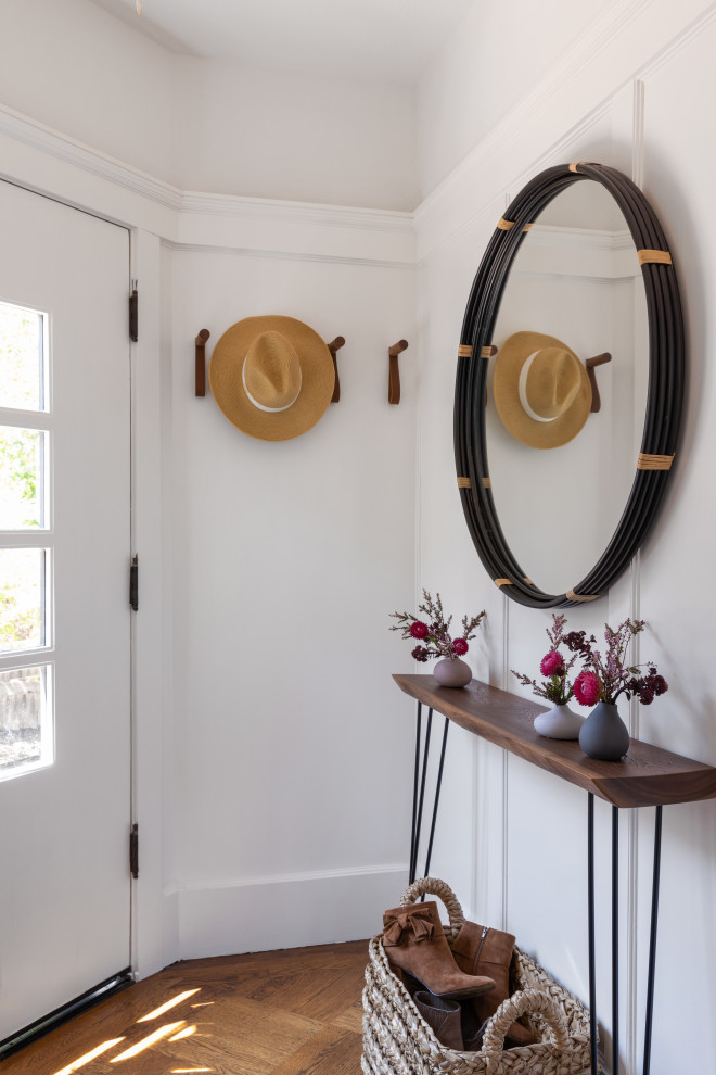 Transitional entryway photo in San Francisco