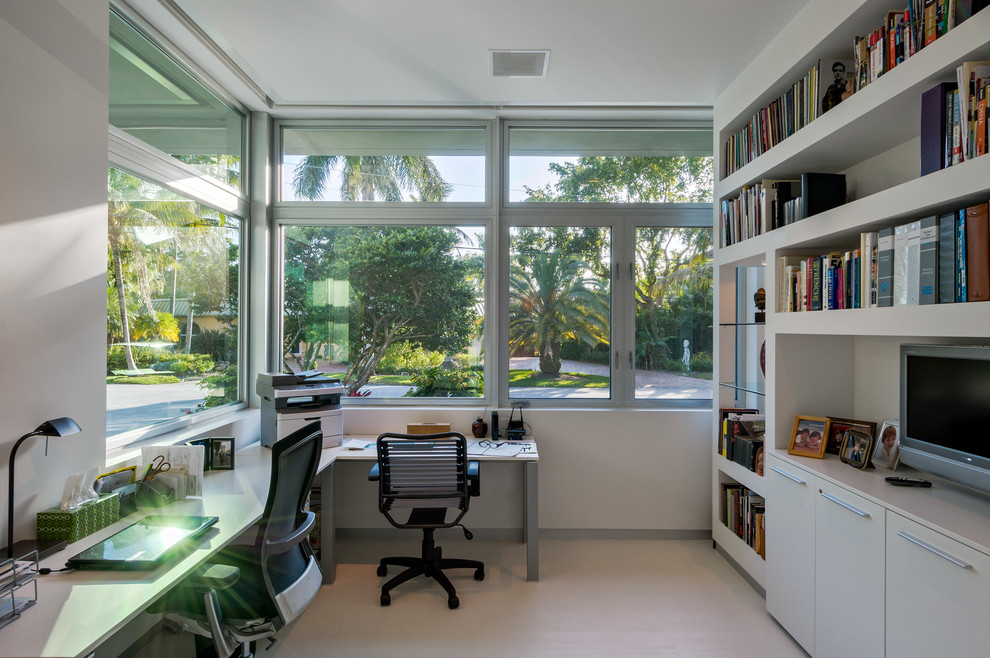 This is an example of a modern home office in Miami.