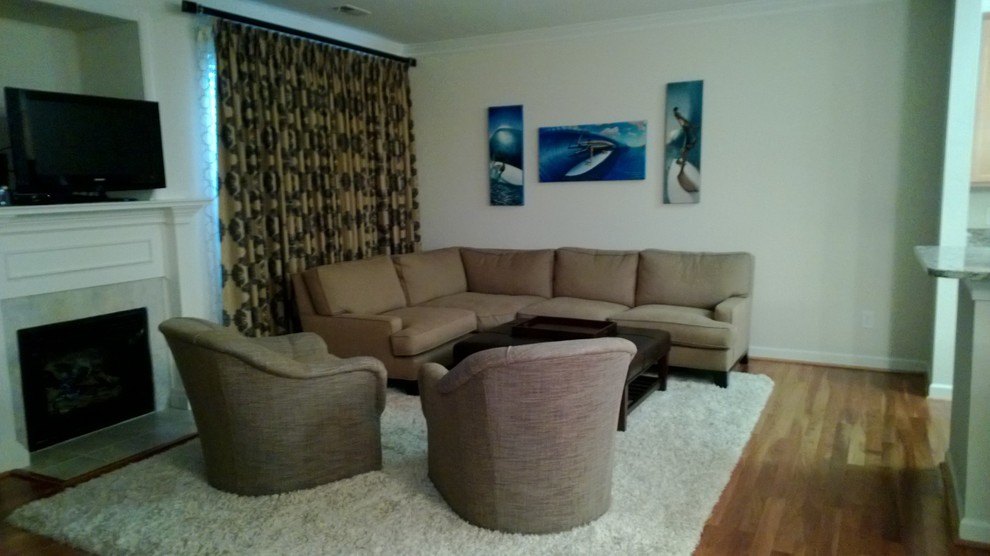 This is an example of a transitional living room in Richmond.