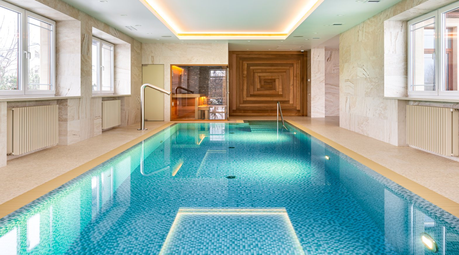 РОСКОШНЫЙ ЧЕРНЫЙ